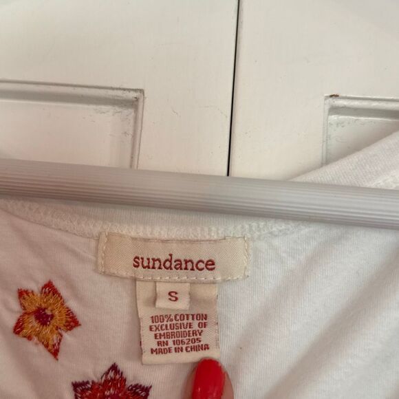 Sundance white embroidered floral vneck top small - Picture 3 of 9